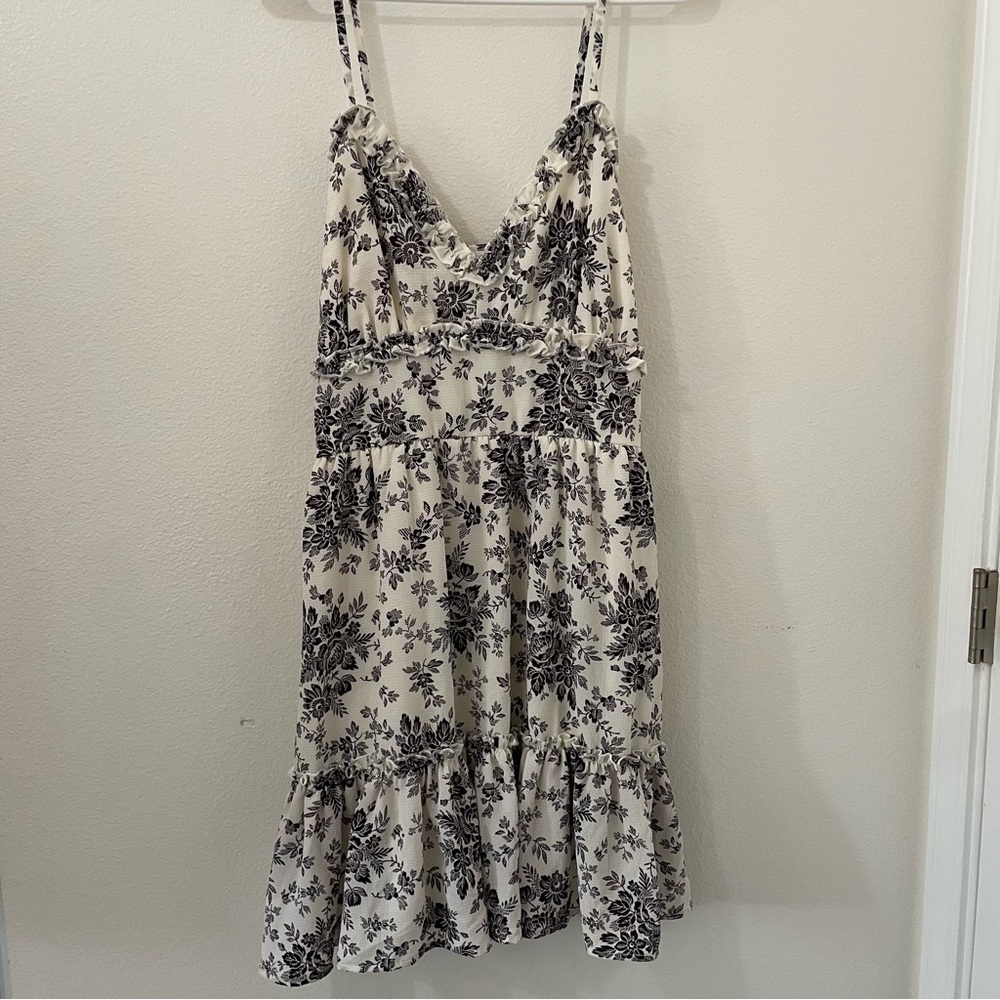 Bailey Blue NWOT Off White Black Floral Dress Size XL Adjustable Straps Ruffle